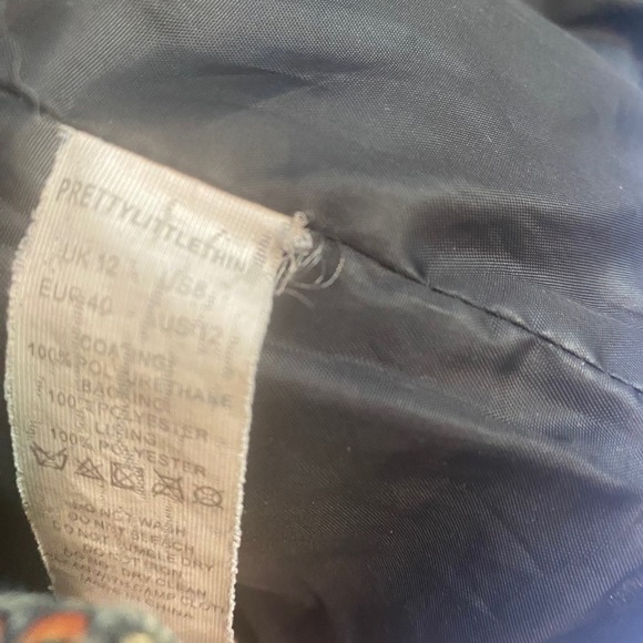 PRETTYLITTLETHING Black Patent Leather Puffer Jacket Cropped Funnel Neck Sz 8 - Picture 6 of 6